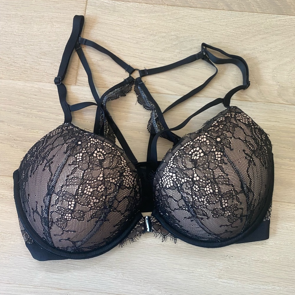 Black Lacey Victorias Secret 32DD pushup bra, latch in the front
